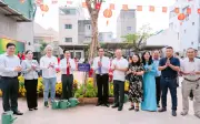 Đại tướng Lê Hồng Anh trồng cây tại lễ khánh thành công viên và nhà sinh hoạt cộng đồng