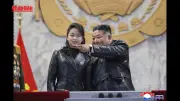 Kim Jong Un và con gái xuất hiện với áo khoác da, thu hút sự chú ý đặc biệt