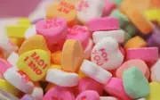 Kẹo Trái Tim: Từ Viên Thuốc Ngậm Đến Biểu Tượng Valentine Của Nước Mỹ