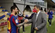 Laporta tiết lộ Messi không hồi âm lời mời trở lại Barca trong cuốn sách mới