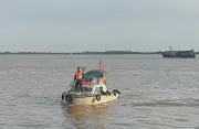 Lực Lượng Biên Phòng Vĩnh Long Ứng Cứu Thuyền Trưởng Nghi Đột Quỵ Trên Biển Đông