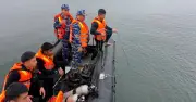 Lực lượng đặc công Hải quân khẩn trương tìm kiếm 6 nạn nhân mất tích sau vụ lật tàu trên hồ Thác Bà