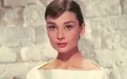 Lily Collins vào vai Audrey Hepburn trong phim về hậu trường 'Breakfast at Tiffany's'