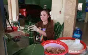 Làng Vĩnh Hòa: Nghề làm bánh chưng, bánh tét truyền thống hối hả đón Tết