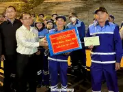 Lãnh đạo Đà Nẵng thăm, động viên công nhân môi trường trước đêm giao thừa