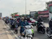 Lượt người đổ về TP.HCM sau Tết, quốc lộ và cao tốc chật kín phương tiện