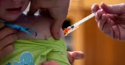 Mỹ dỡ bỏ khuyến nghị tiêm 7 loại vắc xin cho trẻ em, nhiều bang kiện chính quyền