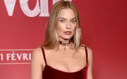 Margot Robbie rực rỡ với trang sức kim cương trong loạt sự kiện Đồi gió hú