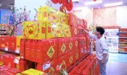 Siêu thị mini trở thành điểm mua sắm Tết ưa chuộng nhờ tiện lợi và giá ổn định
