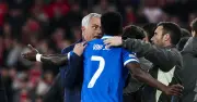 Mourinho bị chỉ trích đạo đức giả khi phê phán cách ăn mừng của Vinicius
