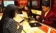 Mua vàng ngày vía Thần Tài: May mắn tâm lý hay rủi ro kinh tế?
