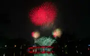 Đón Giao Thừa Bính Ngọ 2026: Pháo Hoa Rực Sáng Khắp Các Thành Phố Việt Nam