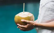 Nước Dừa: Thức Uống Vàng Cho Sức Khỏe Và Làn Da Trong Mùa Đông