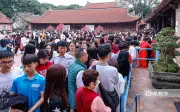 Đông nghịt người dân đổ về Văn Miếu xin chữ đầu Xuân Bính Ngọ 2026