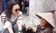 Nghệ Sĩ Lan Tỏa Yêu Thương Dịp Tết Bính Ngọ, Trao Quà Cho Người Khó Khăn
