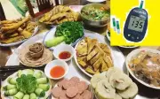 Người bệnh tiểu đường ăn Tết thế nào để không tăng đường huyết?