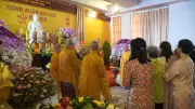 Người dân Sài Gòn đổ về chùa đầu năm tìm sự bình yên trong tâm hồn