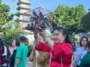 Người dân TP.HCM đổ về chùa Ông, Vĩnh Nghiêm cầu may mùng 1 Tết