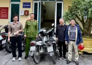 Nhầm xe máy vì chìa khóa vẫn khởi động được, công an Hồng Gai trao trả phương tiện