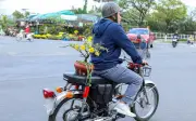Đà Nẵng Nhộn Nhịp Dịch Vụ Chở Hoa Tết, Lao Động Tự Do Kiếm Tiền Triệu Mỗi Ngày