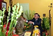 Lãnh đạo Đảng dâng hương tưởng nhớ Chủ tịch Hồ Chí Minh tại Khu di tích Phủ Chủ tịch