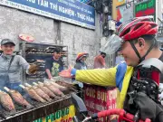 Phố cá lóc nướng Tân Kỳ Tân Quý nhộn nhịp trước ngày vía Thần Tài