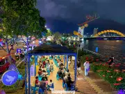 Phố đi bộ Bạch Đằng Đà Nẵng chật kín người đón giao thừa năm mới