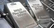 Quỹ Bạc Lớn Nhất Thế Giới Tiếp Tục Mua Thêm Hàng Chục Tấn, Tổng Nắm Giữ 16,7 Nghìn Tấn