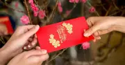 Sắc đỏ bao lì xì: Biểu tượng văn hóa đầy ý nghĩa trong ngày Tết Việt