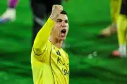 Ronaldo Đình Công Thành Công: Al Nassr Nhượng Bộ, Trả Lương Nhân Viên