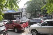 Từ 1/3, kiểm định khí thải ô tô siết chặt: Chủ xe Hà Nội đổ xô đi bảo dưỡng