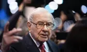 Tỷ phú Warren Buffett kiên định 'nói không' với vàng giữa cơn sốt toàn cầu