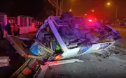 Tai nạn kinh hoàng tại Thái Lan: Xe minivan lao qua dải phân cách, 3 người tử vong