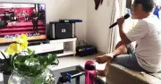 Karaoke Tết: Niềm vui sum vầy nhưng tiềm ẩn nguy cơ 'đột quỵ thanh quản'
