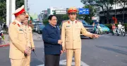 Thủ tướng thăm, chúc Tết lực lượng Cảnh sát giao thông và An ninh mạng dịp Tết Bính Ngọ