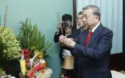 Tổng Bí thư Tô Lâm dâng hương tưởng nhớ tiên đế và Chủ tịch Hồ Chí Minh tại Hà Nội