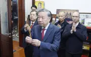 Tổng Bí thư Tô Lâm dâng hương tưởng niệm cố Thủ tướng Phạm Văn Đồng