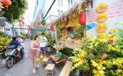TP.HCM rộn ràng không khí Tết với các góc xuân ấm áp từ hẻm nhỏ