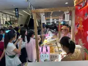 TPHCM: Trung tâm thương mại đông nghịt khách vui chơi, ăn uống dịp Tết Nguyên đán