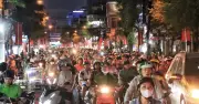 TP.HCM: Trung tâm thông thoáng, khu vực chợ hoa Q.8 đông nghẹt xe cận Tết