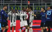 Trọng tài La Penna hứng chịu đe dọa sau thẻ đỏ gây tranh cãi cho Juventus