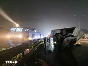 Vụ tai nạn tàu hỏa va chạm với xe tải tại Hà Nội: Hiện trường hỗn loạn