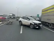 Va chạm liên hoàn 4 ô tô trên cao tốc Pháp Vân - Cầu Giẽ, giao thông ùn ứ nghiêm trọng