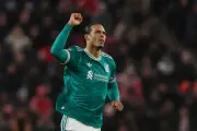 Van Dijk Tỏa Sáng, Liverpool Thắng Đậm, Rút Ngắn Khoảng Cách Với MU