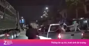 Xe Bán Tải Tạt Đầu Khiến Xe Máy Chở Trẻ Nhỏ Suýt Ngã Vào Gầm Ở Hà Nội