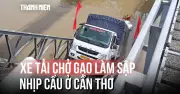 Xe tải chở gạo làm sập nhịp cầu ở Cần Thơ, giao thông tê liệt