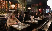 Xu Hướng Hẹn Hò Với AI: Quán Bar New York Dành Riêng Cho 'Người Yêu ảo'