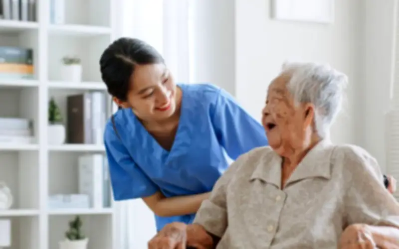 10 năm chăm sóc người cao tuổi: Bài học về sự cô đơn và nhu cầu lắng nghe