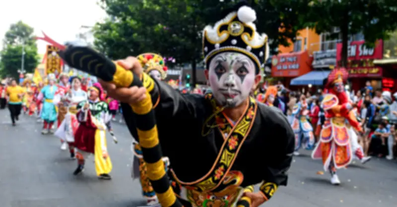 108 Anh Hùng Lương Sơn Bạc xuất hiện trên đường phố Sài Gòn