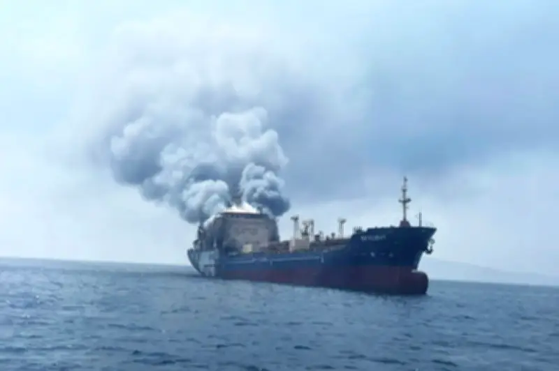 150 siêu tàu dầu mắc kẹt ở Trung Đông, chuyên gia dự báo giá dầu thế giới